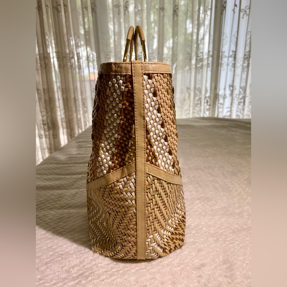 MARIPOSA BY SHARIF - Neiman Marcus - Leather Tote w/Detachable Shoulder Strap - Picture 4 of 12